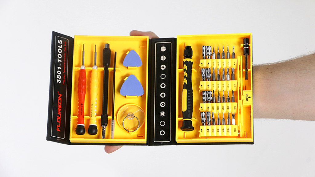 5 Must-Have Items for Your Geek Bag picture: D